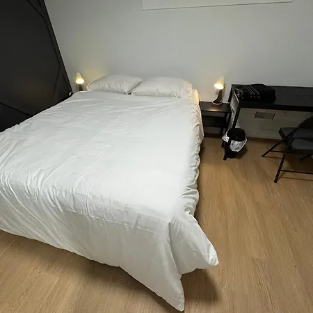 Spacious Room 01, Airport, Free Pkg, Sep Entrance, Shared Bathroom